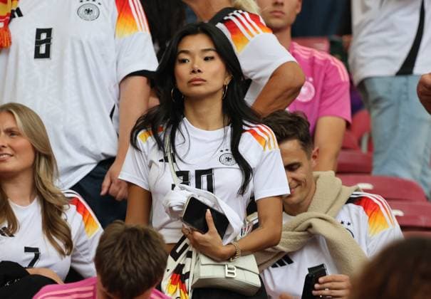 05.07.2024, Fussball, Herren, UEFA Europameisterschaft 2024, Quarter Final, Viertelfinale, Spanien - Deutschland, Die Freundin von Benjamin Henrichs (Deutschland) Stuttgart MHP-Arena Baden-Württemberg Deutschland (DE) Copyright: xSebastianxBachx