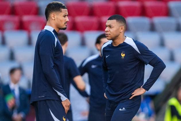 240708 William Saliba and Kylian MbappÃ at a training session with France during the UEFA EURO, EM, Europameisterschaft,Fussball 2024 Football Championship on July 8, 2024 in Munich. Photo: Mathias Bergeld BILDBYRAN kod MB MB0945 fotboll football soccer fotball fotbolls-em europamästerskap em uefa euro uefa european football championship euro 2024 träning practice training frankrike france day 25 bbeng Copyright: MATHIASxBERGELD BB240708MB010