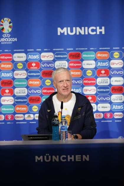 Sport Bilder des Tages Deschamps Didier Head coach FRA conférence de presse FOOTBALL : Conférences de presse MD-1 France Avec le sélectionneur Didier Deschamps, l UEFA EURO, EM, Europameisterschaft,Fussball Allianz Arena de Munich. - 08 07 2024 ElyxandroCegarra Panoramic 