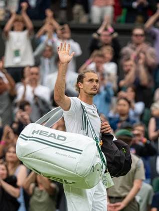 Tennis - Wimbledon Championship 2024 - Day 8 LONDON, ENGLAND - Monday, July 8, 2024: Alexander Zverev (GER) walks off centre court after losing the Gentlemen s Singles 4th Round match on Day Eight of The Championships Wimbledon 2024 at the All England Lawn Tennis and Croquet Club. (Photo by Kirsten Holst Propaganda) LONDON All England Lawn Tennis and Croq GREATER LONDON ENGLAND  Copyright: xKirstenxHolstx 2024-07-08-028-Wimbledon_Day_8