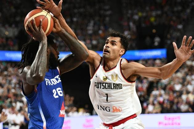 Sport Themen der Woche KW28 Sport Bilder des Tages MONTPELLIER, FRANCE : Mathias LESSORT (FRA), Oscar Da Silva (GER) lors du match France vs. Allemagne en preparation des Jeux Olympiques de Paris 2024 a la Sud de France Arena, le 8 juillet 2024. BASKETBALL : France vs. Allemagne - Preparation aux JO de Paris 2024 - 08 07 2024 ValentinaClaret Panoramic 