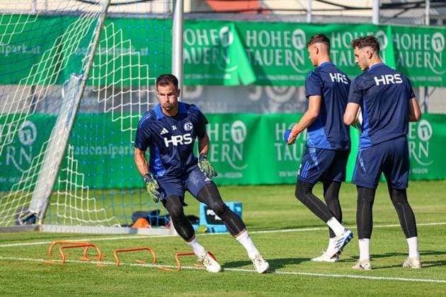 Mittersill, Oesterreich, 08.07.24: Torwart Michael Langer (FC Schalke 04) in Aktion, Einzelaktion waehrend des Trainingslager vom FC Schalke 04 in der Hohe Tauern Arena am 08. July 2024 in Mittersill, Oesterreich. (Foto von Stefan Brauer Brauer-Fotoagentur) Mittersill, Austria, 08.07.24: Torwart Michael Langer (FC Schalke 04) in action during the Trainingslager from FC Schalke 04 at Hohe Tauern Arena on July 8, 2024 in Mittersill, Austria. (Photo by Stefan Brauer Brauer-Fotoagentur) Mittersill Hohe Tauern Arena Austria