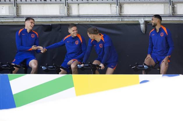 WOLFSBURG - (l-r) Micky van de Ven, Joey Veerman, Bart Verbruggen and Cody Gakpo during a training session of the Dutch national team, Nationalteam at the AOK Stadium on July 9, 2024 in Wolfsburg, Germany. The Dutch national team is preparing for the semi-finals of the European Football Championship in Germany against England. ANP KOEN VAN WEEL UEFA EURO, EM, Europameisterschaft,Fussball 2024 2024 xVIxANPxSportx xxANPxIVx 503106111 originalFilename: 503106111.jpg