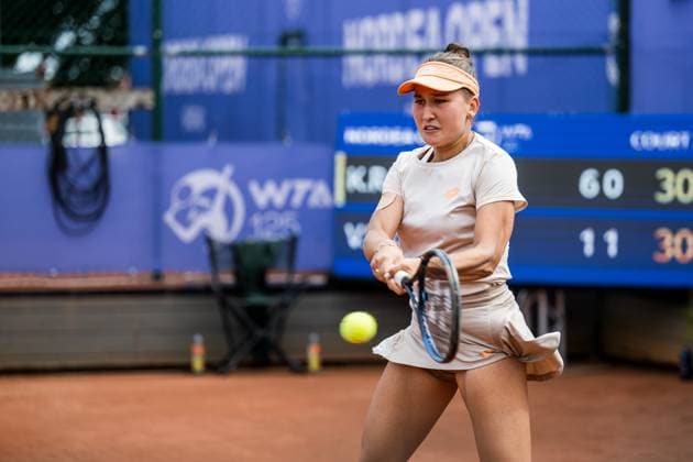 240709 Kamilla Rakhimova under dag 2 av WTA, Tennis Damen Nordea Open den 9 juli 2024 i Bastad. Copyright: NICLASxJÖNSSON BB240709NO016