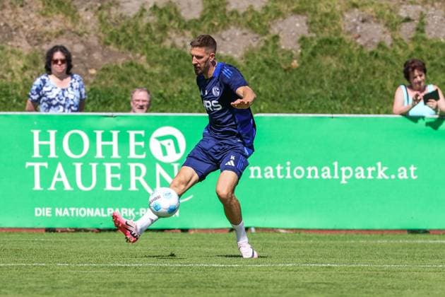 09.07.2024, Fussball, Sommervorbereitung, Saison 2024 2025, Janik Bachmann (FC Schalke 04) Mittersill Stadion Mittersill Österreich xRHR-FOTO TRx