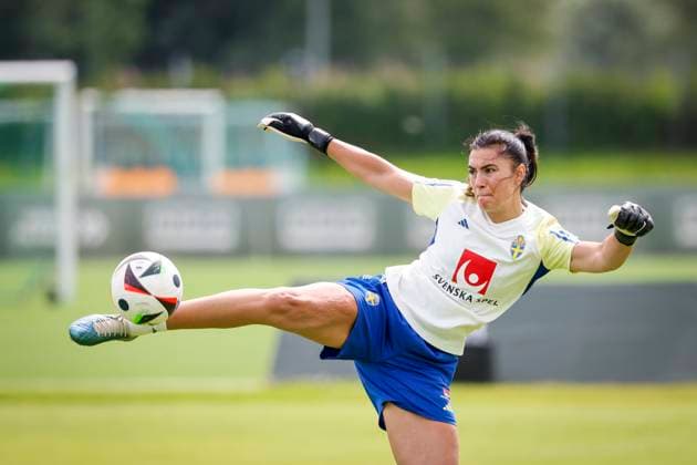 Sport Themen der Woche KW28 Sport Bilder des Tages GÖTEBORG, SVERIGE 20240709 Malvakten ZeÄ‡ira MuÅ¡oviÄ‡ da damlandslaget tränar pa Gothia Park Academy inför EM-kvalet borta mot Frankrike och hemma mot England. GÖTEBORG SVERIGE x9200x *** GÖTEBORG, SWEDEN 20240709 The goalkeeper ZeÄ‡ira MuÅ¡oviÄ‡ as the womens national team trains at Gothia Park Academy ahead of the European Championship qualifiers away against France and at home against England GÖTEBORG SWEDEN x9200x  Copyright: xAdamxIhse TTx DAMLANDSLAGET TRÄNING INFÖR EM-KVAL