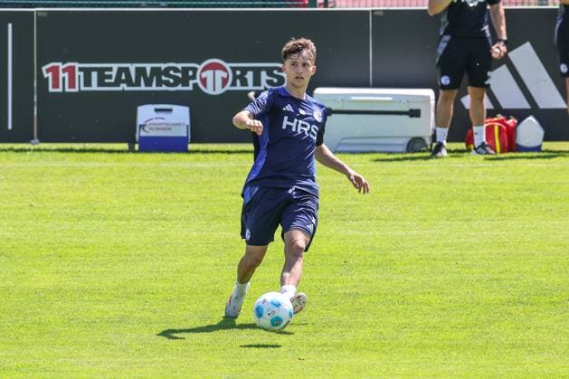 09.07.2024, Fussball, Sommervorbereitung, Saison 2024 2025, Vitalie Becker (FC Schalke 04) Mittersill Stadion Mittersill Österreich xRHR-FOTO TRx