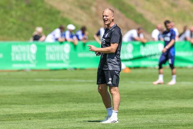 09.07.2024, Fussball, Sommervorbereitung, Saison 2024 2025, Cheftrainer Karel Geraerts (FC Schalke 04) Mittersill Stadion Mittersill Österreich xRHR-FOTO TRx