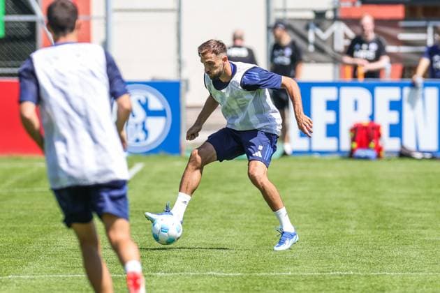 09.07.2024, Fussball, Sommervorbereitung, Saison 2024 2025, Kenan Karaman (FC Schalke 04) Mittersill Stadion Mittersill Österreich xRHR-FOTO TRx