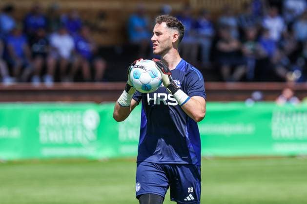 09.07.2024, Fussball, Sommervorbereitung, Saison 2024 2025, Justin Heekeren (FC Schalke 04) Mittersill Stadion Mittersill Österreich xRHR-FOTO TRx