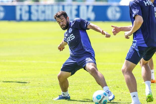 09.07.2024, Fussball, Sommervorbereitung, Saison 2024 2025, Amin Younes (FC Schalke 04) Mittersill Stadion Mittersill Österreich xRHR-FOTO TRx
