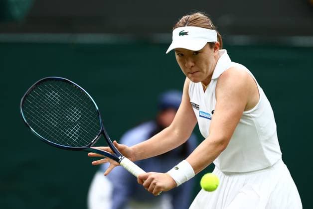 Lulu Sun of New Zealand Wimbledon Tennis Championships, Day 9, The All England Lawn Tennis and Croquet Club, London, UK - 09 Jul 2024  Copyright: xJamesxMarsh Shutterstockx 14577170aj