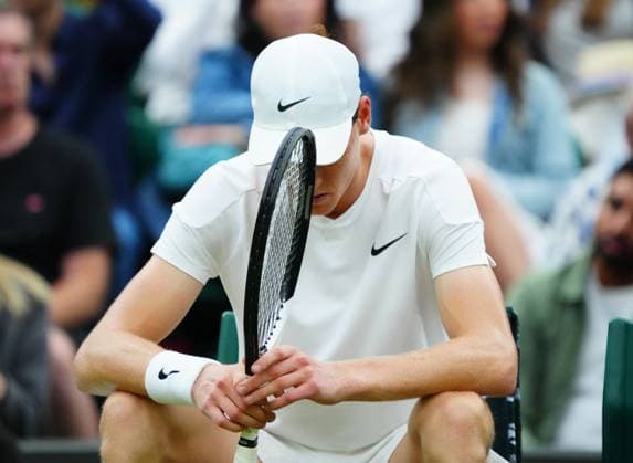 Jannik Sinner treated by a doctor and a physio after appearing to suffer with a dizzy spell during his quarter final match. He had his bloody pressure and oxygen levels checked before being helped off court Wimbledon Tennis Championships, Day 9, The All England Lawn Tennis and Croquet Club, London, UK - 09 Jul 2024  Copyright: xJavierxGarcia Shutterstockx 14577169ba