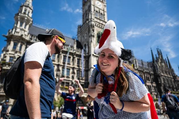 Sport Bilder des Tages 240709 Fans of France at Marienplatz ahead of the UEFA EURO, EM, Europameisterschaft,Fussball 2024 Football Championship semifinal between Spain and France on July 9, 2024 in Munich. Photo: Mathias Bergeld BILDBYRAN kod MB MB0944 fotboll football soccer fotball fotbolls-em europamästerskap em uefa euro uefa european football championship euro 2024 semifinal semifinals spanien spain frankrike france bbeng publik Copyright: MATHIASxBERGELD BB240709MB009
