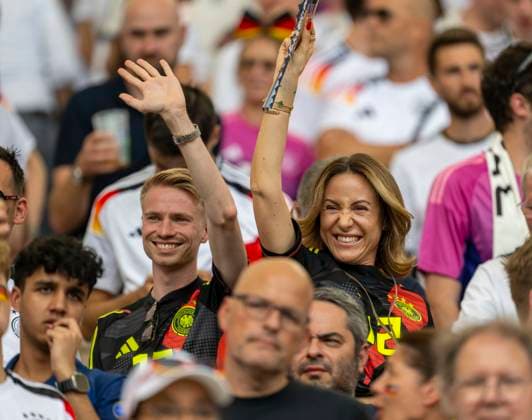 05.07.2024, Fussball UEFA EURO, EM, Europameisterschaft,Fussball 2024, Viertelfinale, Spanien - Deutschland, in der Stuttgart-Arena. Charlotte (re), Frau von Torwart Oliver Baumann (Deutschland) auf der Tribüne. *** 05 07 2024, Football UEFA EURO 2024, quarter-finals, Spain Germany, in the Stuttgart Arena Charlotte re , wife of goalkeeper Oliver Baumann Germany in the stands