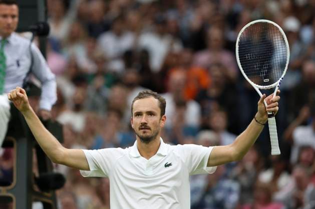 Sport Bilder des Tages Daniil Medvedev jubelt nach dem Sieg, Jubel, Freude, Emotion Tennis - Wimbledon 2024 - Grand Slam ITF ATP, Tennis Herren WTA, Tennis Damen - AELTC - London - - Great Britain - 9 July 2024. Copyright: xJuergenxHasenkopfx