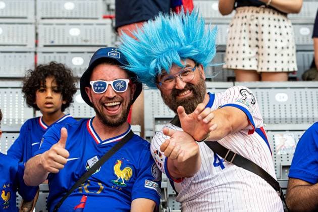 Fans von Frankreich vor dem Spiel mit guter Stimmung GER, Spanien (ESP) vs. Frankreich (FRA), Fussball Europameisterschaft, UEFA EURO, EM, Europameisterschaft,Fussball 2024, Halbfinale, 09.07.2024 GER, Spanien (ESP) vs. Frankreich (FRA), Fussball Europameisterschaft, UEFA EURO 2024, Halbfinale, 09.07.2024 Muenchen Copyright: xEibner-Pressefoto RogerxBuerkex EP