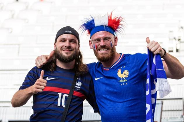 Fans von Frankreich vor dem Spiel mit guter Stimmung GER, Spanien (ESP) vs. Frankreich (FRA), Fussball Europameisterschaft, UEFA EURO, EM, Europameisterschaft,Fussball 2024, Halbfinale, 09.07.2024 GER, Spanien (ESP) vs. Frankreich (FRA), Fussball Europameisterschaft, UEFA EURO 2024, Halbfinale, 09.07.2024 Muenchen Copyright: xEibner-Pressefoto RogerxBuerkex EP