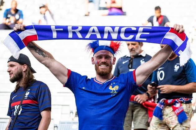 Fans von Frankreich vor dem Spiel mit guter Stimmung GER, Spanien (ESP) vs. Frankreich (FRA), Fussball Europameisterschaft, UEFA EURO, EM, Europameisterschaft,Fussball 2024, Halbfinale, 09.07.2024 GER, Spanien (ESP) vs. Frankreich (FRA), Fussball Europameisterschaft, UEFA EURO 2024, Halbfinale, 09.07.2024 Muenchen Copyright: xEibner-Pressefoto RogerxBuerkex EP