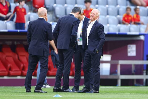 France manager Didier Deschamps (R) arrives on the pitch Spain v France, UEFA European Championship, EM, Europameisterschaft 2024, Semi Final, Football, Munich Football Arena, Munich, Germany - 09 Jul 2024 EDITORIAL USE ONLY No use with unauthorised audio, video, data, fixture lists, club league logos or live services. Online in-match use limited to 120 images, no video emulation. No use in betting, games or single club league player publications.  Copyright: xKieranxMcManus Shutterstockx 14576874k