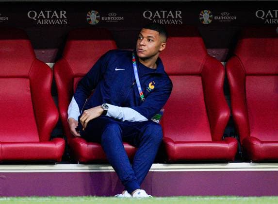 Kylian MbappÃ of France sat on the bench during arrivals Spain v France, UEFA European Championship, EM, Europameisterschaft 2024, Semi Final, Football, Munich Football Arena, Munich, Germany - 09 Jul 2024 EDITORIAL USE ONLY No use with unauthorised audio, video, data, fixture lists, club league logos or live services. Online in-match use limited to 120 images, no video emulation. No use in betting, games or single club league player publications.  Copyright: xDavexShopland Shutterstockx 14576888b