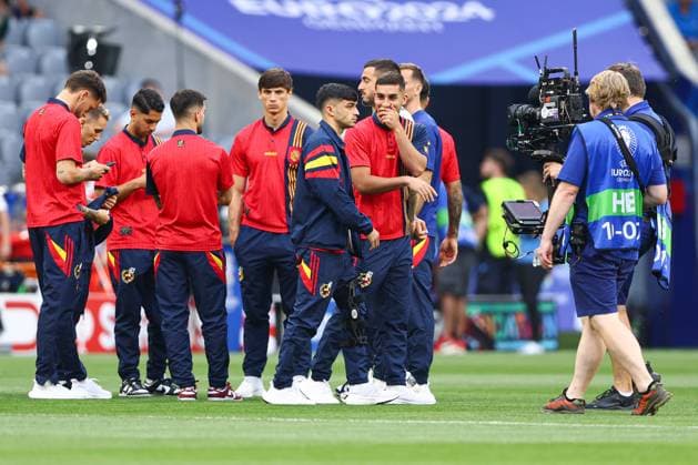 Pedri of Spain with a leg brace on after sustaining a knee injury in the previous game against Germany Spain v France, UEFA European Championship, EM, Europameisterschaft 2024, Semi Final, Football, Munich Football Arena, Munich, Germany - 09 Jul 2024 EDITORIAL USE ONLY No use with unauthorised audio, video, data, fixture lists, club league logos or live services. Online in-match use limited to 120 images, no video emulation. No use in betting, games or single club league player publications.  Copyright: xKieranxMcManus Shutterstockx 14576874v