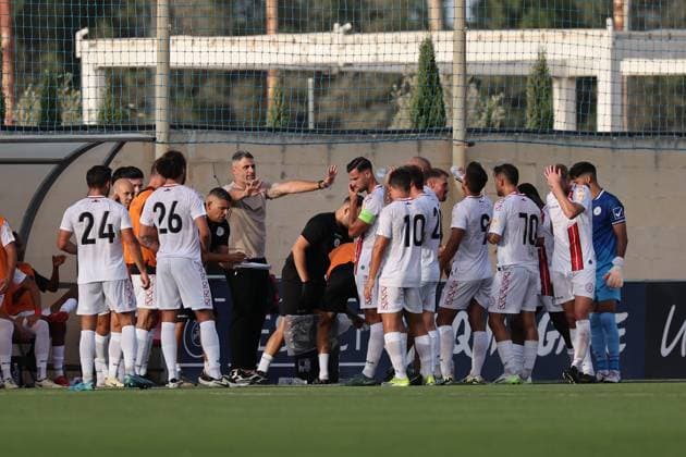 TA™ QALI, MALTA - JULY 09: Javier Munoz (centre, left) head coach of Lincoln Red Imps gestures with his players during the UEFA Champions League, First Qualifying Round, 1st Leg soccer match between Hamrun Spartans and Lincoln Red Imps, at the Centenary Stadium, in Ta Qali, Malta, 09 July 2024. Hamrrun Spartans v Lincoln Red Imps - UEFA Champions League 2024 2025, First Qualifying Round, 1st Leg