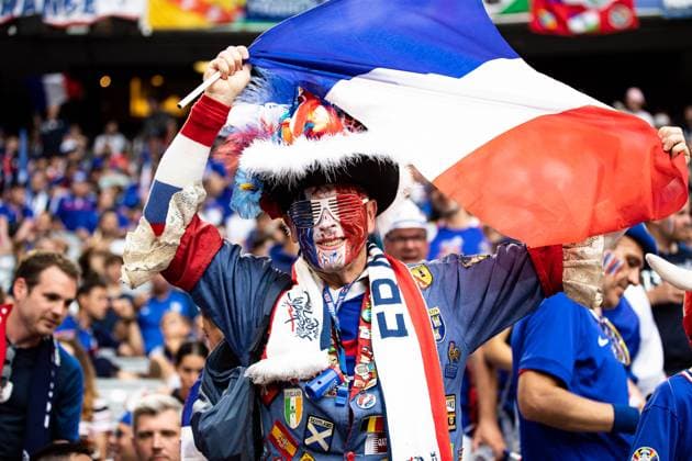 Fans von Frankreich vor dem Spiel mit guter Stimmung GER, Spanien (ESP) vs. Frankreich (FRA), Fussball Europameisterschaft, UEFA EURO, EM, Europameisterschaft,Fussball 2024, Halbfinale, 09.07.2024 GER, Spanien (ESP) vs. Frankreich (FRA), Fussball Europameisterschaft, UEFA EURO 2024, Halbfinale, 09.07.2024 Muenchen Copyright: xEibner-Pressefoto RogerxBuerkex EP