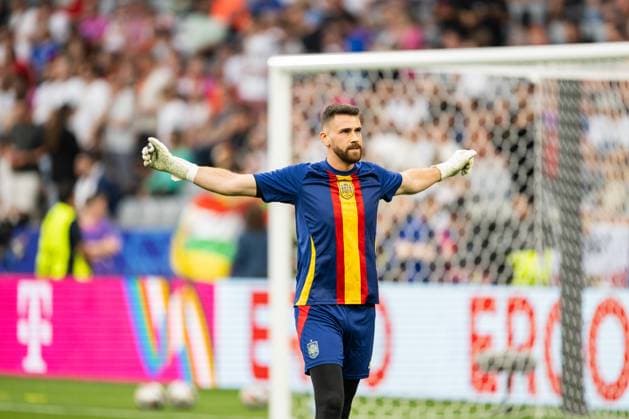 Player warm up for Spain v France, UEFA EURO, EM, Europameisterschaft,Fussball 2024, Munich, Germany Munich, Germany. 09th, July 2024. Goalkeeper Unai Simon of Spain is warming up before the UEFA Euro 2024 semi-final between Spain and France at Allianz Arena in Munich. Munich Germany  Copyright: xGonzalesxPhoto FrederikkexJensenx