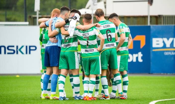 UEFA Europa Conference League First Qualifying Round First Leg, Vikingsvöllur, Reykjavik, Iceland 9 7 2024 Vikingur Reykjavik vs Shamrock Rovers Rovers™ team huddle ahead of the game Rovers™ team huddle ahead of the game 9 7 2024  Copyright: x INPHO EyÃ¾orxÃrnasonx _DSC3948