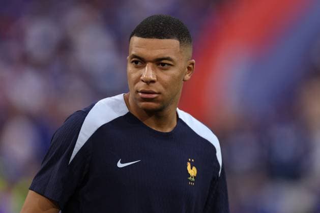 UEFA EURO, EM, Europameisterschaft,Fussball 2024: Semi-finals Spain vs France at Munich Football Arena Munich , Germany 09.07.2024: Kylian Mbappe of France during warm-up before the UEFA EURO 2024 semi-finals, football match between Spain vs France at Munich Football Allianz Arena Munich Football Arena Germany Germany  Copyright: xIPAxSport ABACAx