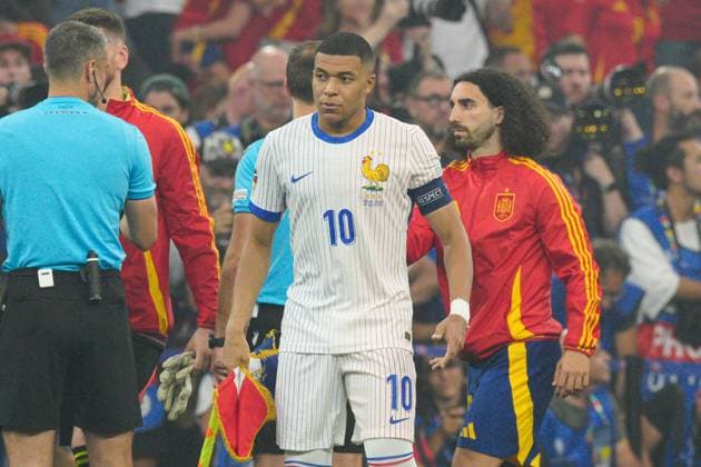 Kylian MbappÃ of France prior to kick-off Spain v France, UEFA European Championship, EM, Europameisterschaft 2024, Semi Final, Football, Munich Football Arena, Munich, Germany - 09 Jul 2024 EDITORIAL USE ONLY No use with unauthorised audio, video, data, fixture lists, club league logos or live services. Online in-match use limited to 120 images, no video emulation. No use in betting, games or single club league player publications.  Copyright: xDavexShopland Shutterstockx 14576888av
