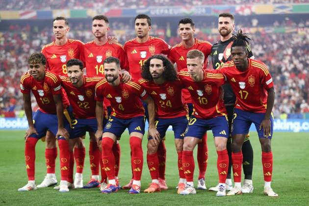 Spain line up Spain v France, UEFA European Championship, EM, Europameisterschaft 2024, Semi Final, Football, Munich Football Arena, Munich, Germany - 09 Jul 2024 EDITORIAL USE ONLY No use with unauthorised audio, video, data, fixture lists, club league logos or live services. Online in-match use limited to 120 images, no video emulation. No use in betting, games or single club league player publications.  Copyright: xMichaelxZemanek Shutterstockx 14576887ah