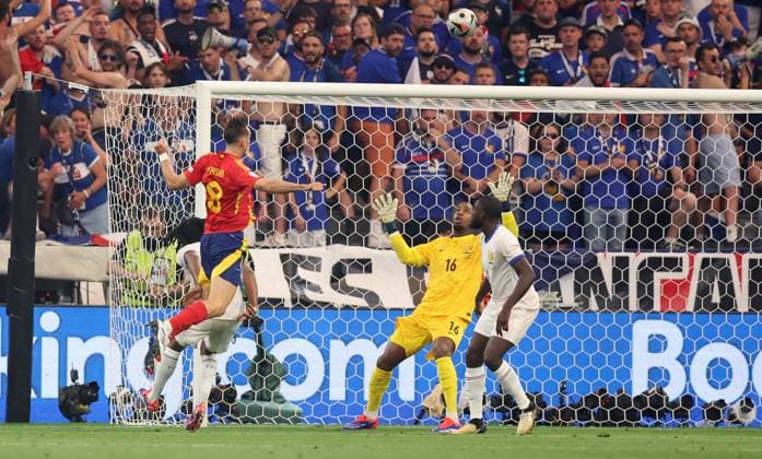 Munich, Germany, 9th July 2024. Fabian Ruiz of Spain (L) heads over the bar during the UEFA European Championships semi final match at Allianz Arena, Munich. Picture credit should read: Paul Terry Sportimage EDITORIAL USE ONLY. No use with unauthorised audio, video, data, fixture lists, club league logos or live services. Online in-match use limited to 120 images, no video emulation. No use in betting, games or single club league player publications. SPI-3225-0034