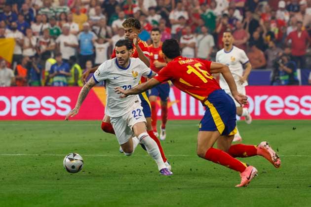 Spain s Rodri (R) in action against France s Theo Hernandez (L) during the UEFA EURO, EM, Europameisterschaft,Fussball 2024 semifinal soccer match between Spain and France Allianz Arena stadium in Munich, Germany, 09 July 2024. UEFA Euro 2024 semifinal: Spain vs. France !ACHTUNG: NUR REDAKTIONELLE NUTZUNG!  Copyright: xJ.J.Guillenx GRAF4238 20240709-55014104894_1
