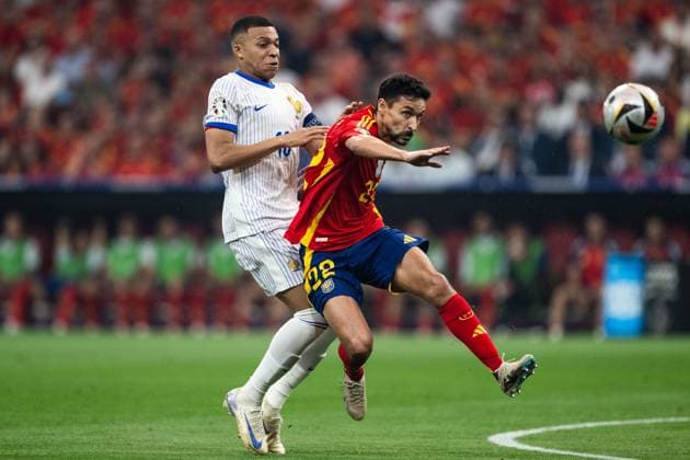 240709 Kylian MbappÃ of France and Jesus Navas of Spain during the UEFA EURO, EM, Europameisterschaft,Fussball 2024 Football Championship semifinal between Spain and France on July 9, 2024 in Munich. Photo: Mathias Bergeld BILDBYRAN kod MB MB0944 fotboll football soccer fotball fotbolls-em europamästerskap em uefa euro uefa european football championship euro 2024 semifinal semifinals spanien spain frankrike france bbeng Copyright: MATHIASxBERGELD BB240709MB053
