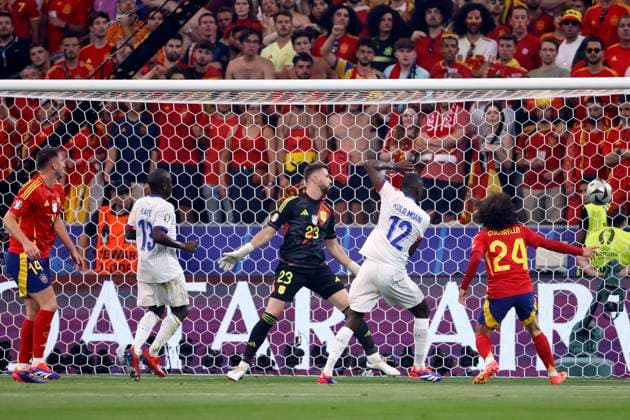 Spain v France: Semi-Final - UEFA EURO, EM, Europameisterschaft,Fussball 2024 Randal Kolo Muani of France scores the 1st goal past Unai Simon, Goalkeeper of Spain during the UEFA EURO 2024 semi-final match between Spain v France at Munich Football Arena on July 9, 2024 in Munich, Germany. Munich Munich Football Arena Germany Germany Copyright: xRichardxSellers Sportsphoto APLx 14045071
