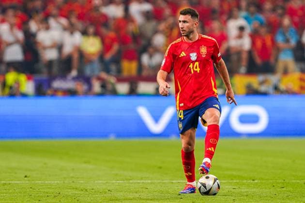 2024-07-09 Spain v France - UEFA EURO, EM, Europameisterschaft,Fussball 2024 Semi Final MUNICH, NETHERLANDS - JULY 9: Aymeric Laporte of Spain stands with the ball during the UEFA EURO 2024 Semi Final match between Spain and France at Munich Football Arena on July 9, 2024 in Munich, Netherlands. Munich Munich Football Arena Netherlands Content not available for redistribution in The Netherlands directly or indirectly through any third parties. Copyright: xAndrexWeeningx