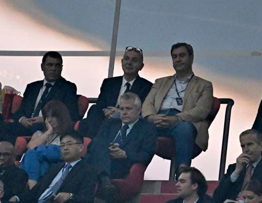 09.07.2024, Fussball UEFA EURO, EM, Europameisterschaft,Fussball 2024, Halbfinale, Spanien - Frankreich, in der Münchner-Fussball-Arena. Ministerpräsident aus Bayern Markus Söder sitzt neben DFB Präsident Bernd Neuendorf (beide, Deutschland)