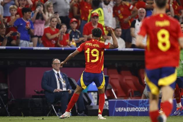 MUNICH - Lamine Yamal of Spain celebrates 1-1 during the UEFA EURO, EM, Europameisterschaft,Fussball 2024 semi-final match between Spain and France at the Munich Football Arena on July 9, 2024 in Munich, Germany. ANP Hollandse Hoogte Maurice van Steen UEFA EURO 2024 2024 xVIxANPxSportx xVanxSteenxFotografiexIVx 503133282 originalFilename: 503133282.jpg