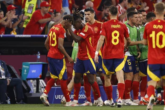 MUNICH - (l-r) Lamine Yamal of Spain, Nico Williams of Spain, Alvaro Morata of Spain, Fabian Ruiz of Spain celebrate the 1-1 during the UEFA EURO, EM, Europameisterschaft,Fussball 2024 semi-final match between Spain and France at the Munich Football Arena on July 9, 2024 in Munich, Germany. ANP Hollandse Hoogte Maurice van Steen UEFA EURO 2024 2024 xVIxANPxSportx xVanxSteenxFotografiexIVx 503133312 originalFilename: 503133312.jpg