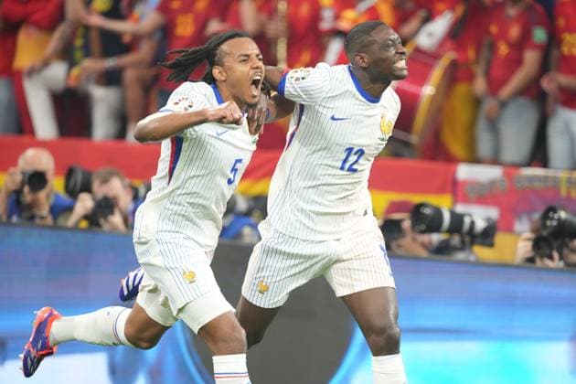 EURO 2024 - Semi-Final: Spain vs. France Randal Kolo Muani scores the opening goal for France and celebrates with Jules Kounde during the EURO 2024 Semi-Final match between Spain and France on 09 July 2024, at Munich Football Arena, in Munich, Germany Munich Munich Football Arena Germany Copyright: xAlexandraxFechetex DSC04774