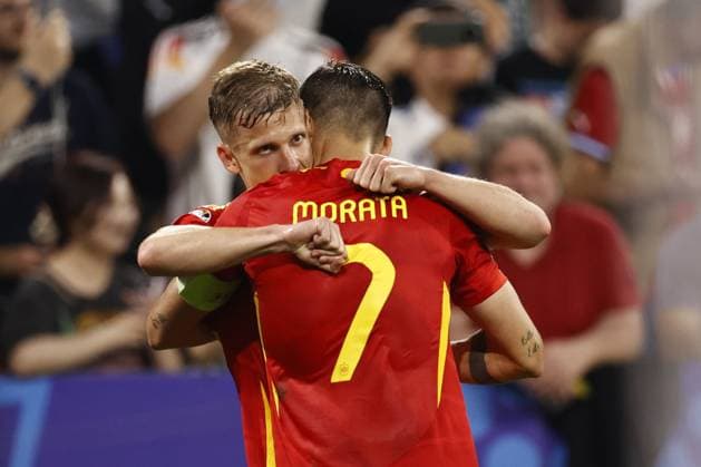 MUNICH - (l-r) Jesus Navas of Spain, Alvaro Morata of Spain celebrate the 2-1 during the UEFA EURO, EM, Europameisterschaft,Fussball 2024 semi-final match between Spain and France at the Munich Football Arena on July 9, 2024 in Munich, Germany. ANP Hollandse Hoogte Maurice van Steen UEFA EURO 2024 2024 xVIxANPxSportx xVanxSteenxFotografiexIVx 503133498 originalFilename: 503133498.jpg