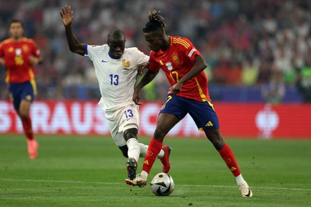 UEFA EURO, EM, Europameisterschaft,Fussball 2024: Semi-finals Spain vs France at Munich Football Allianz Arena Munich , Germany 09.07.2024: Nico Williams of Spain, N Golo Kante of France during the UEFA EURO 2024 semi-finals, football match between Spain vs France at Munich Football Allianz Arena Munich Football Arena Germany Germany Copyright: xmarcoxiacobucci
