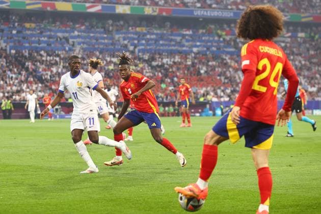 Spain v France 9 July 2024, Munich - UEFA EUROs - Semi-Final - Spain v France - Nico Williams of Spain waits for a pass from Marc Cucurella of Spain- Photo: Charlotte Wilson Offside. Munich Germany Copyright: xCharlottexWilsonx xOffsidexOffside