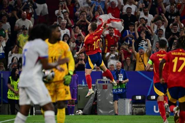 Torjubel zum 2:1 durch Dani Olmo 10 (Spanien), Spanien vs. Frankreich, Fussball, UEFA EURO, EM, Europameisterschaft,Fussball 2024, Halbfinale, 09.07.2024 Muenchen Bayern Deutschland