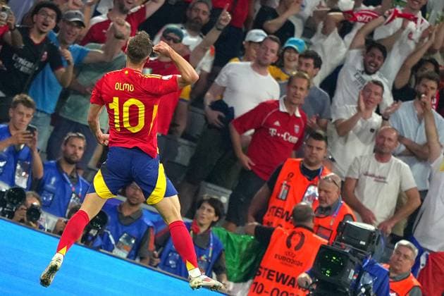 Spain s Dani Olmo celebrates after scoring 2-1 during the Euro 2024 soccer match between Spain and France at the Munich Football Arena , Munich, Germany - Tuesday 09 july 2024. - Soccer .  Copyright: xSpada LaPressex