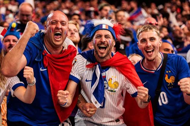UEFA EURO, EM, Europameisterschaft,Fussball 2024: Spanien - Frankreich; 09.07.2024 Französische Fans bejubeln das 0:1 von Randal Kolo Muani (Frankreich, 12) UEFA EURO 2024: Spanien - Frankreich; Munich Football Arena, München am 09.07.2024 Copyright: xBEAUTIFULxSPORTS Wunderlx