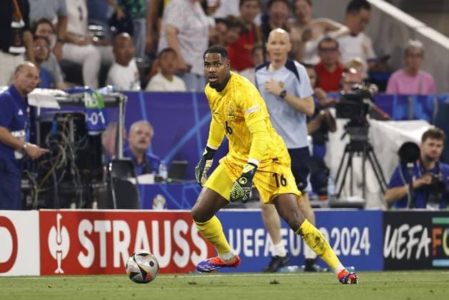 MUNICH - France goalkeeper Mike Maignan during the UEFA EURO, EM, Europameisterschaft,Fussball 2024 semi-final match between Spain and France at the Munich Football Arena on July 9, 2024 in Munich, Germany. ANP Hollandse Hoogte Maurice van Steen UEFA EURO 2024 2024 xVIxANPxSportx xVanxSteenxFotografiexIVx 503137068 originalFilename: 503137068.jpg