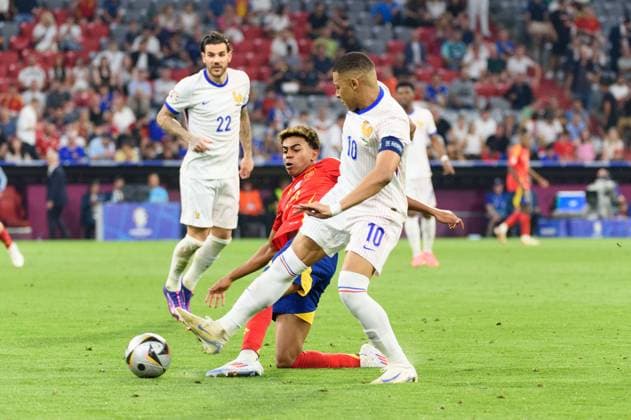 Lamine Yamal (19 Spain) and Kylian Mbappe (10 France) during the UEFA EURO, EM, Europameisterschaft,Fussball 2024 semi-final football match between Spain and France at Arena Munich, Germany. (Sven Beyrich SPP)  Copyright: xSvenxBeyrich SPPx spp-en-SvBe-20240709-D4S_6806